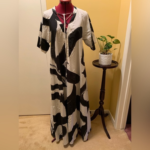 imperial Dresses & Skirts - Imperial Black and White Abstract Maxi Dress